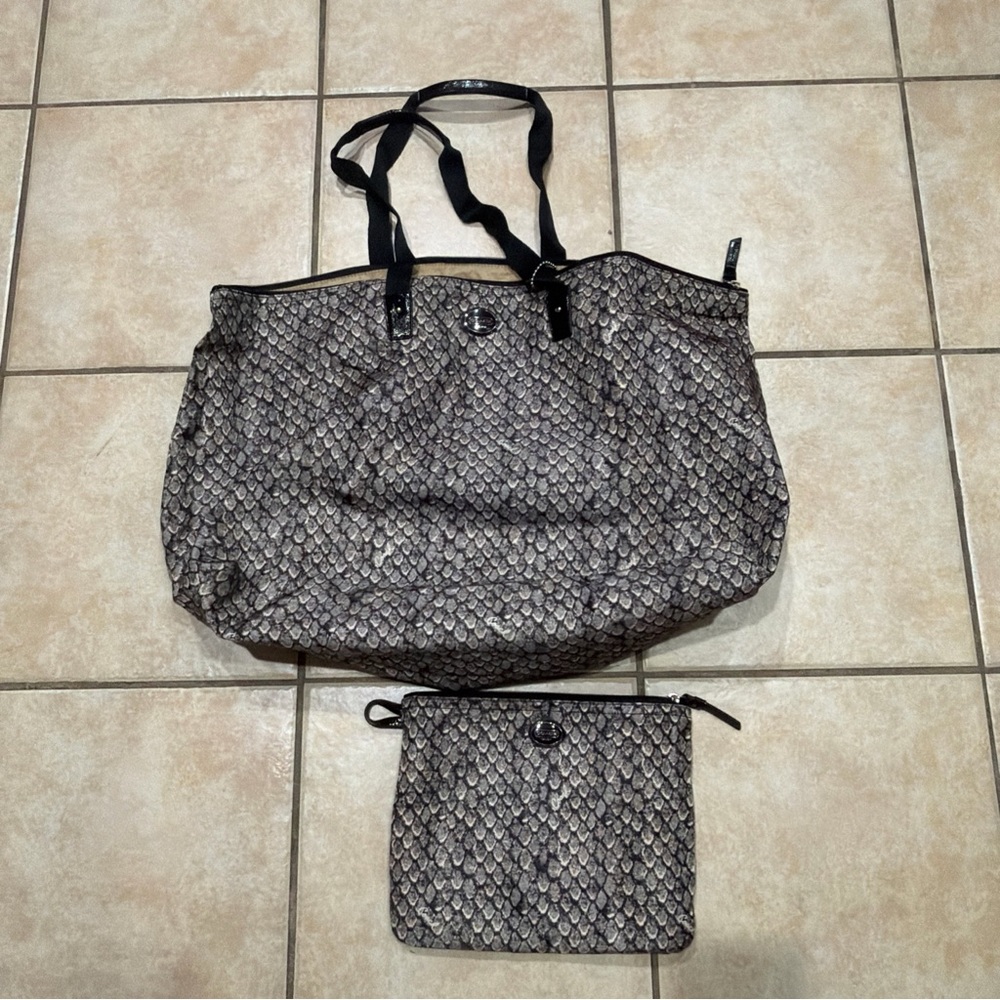 Stylish Black and Gray Women's Tote Bag Set 13 in x 23 in with pouch COACH bag